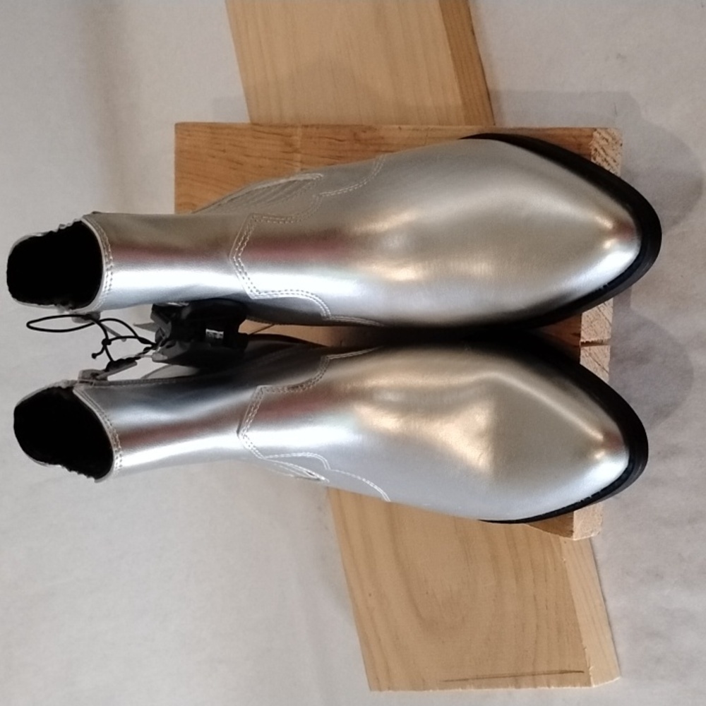 Women 7 NWT Silver Metallic Western Booties No Boundaries Festival Cowboy Boots